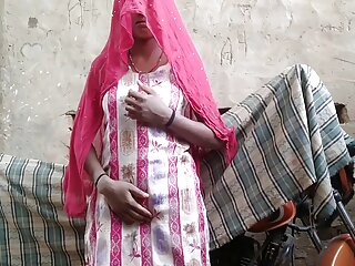 The Sister-In-Law Who Was Sweeping Was Fucked A Lot By Opening Her Salwar free video