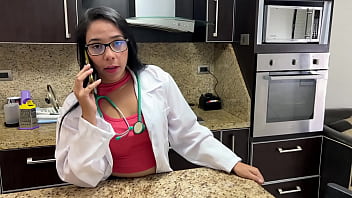 Madrastra Doctora Le Da Una Pastilla A Su Hijastro Pero Su Hijastro La Engaño Para Aprovecharse De Ella free video