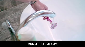 Momseducedme - Stepson Shaving And Tasting His Busty Mature Dee Williams Pussy free video