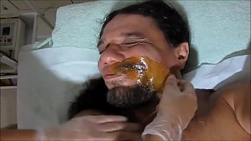 Depilando O Bigode Com Cera Quente Para Gravar Porno Beijando As Ninfetinhas Novinhas free video