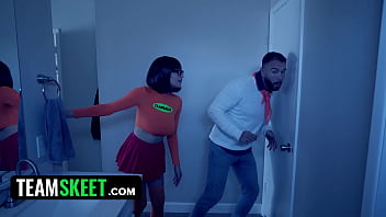 Jinkies! Velma & Fred Are Trying To Solve A Mystery In A Creepy House But They Fuck Instead free video