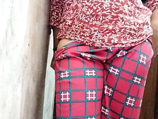 Newly Married Babhi Ko Nangi Nahate Hue Dekha free video